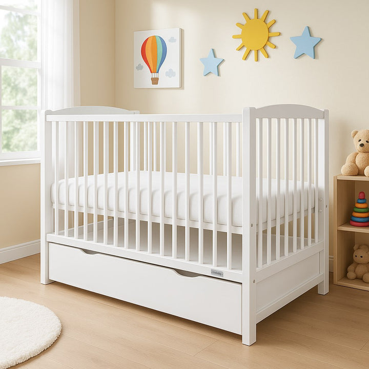 New Baby LILLY ledikant 120x60 met lade en neerklapbare zijkant – wit – afbeelding 1