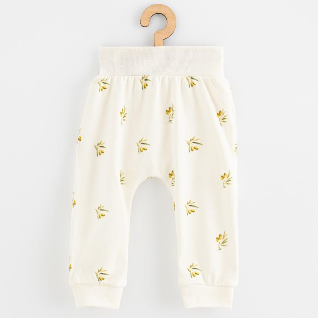 Biologisch katoenen babybroek New Baby Olijven – productfoto