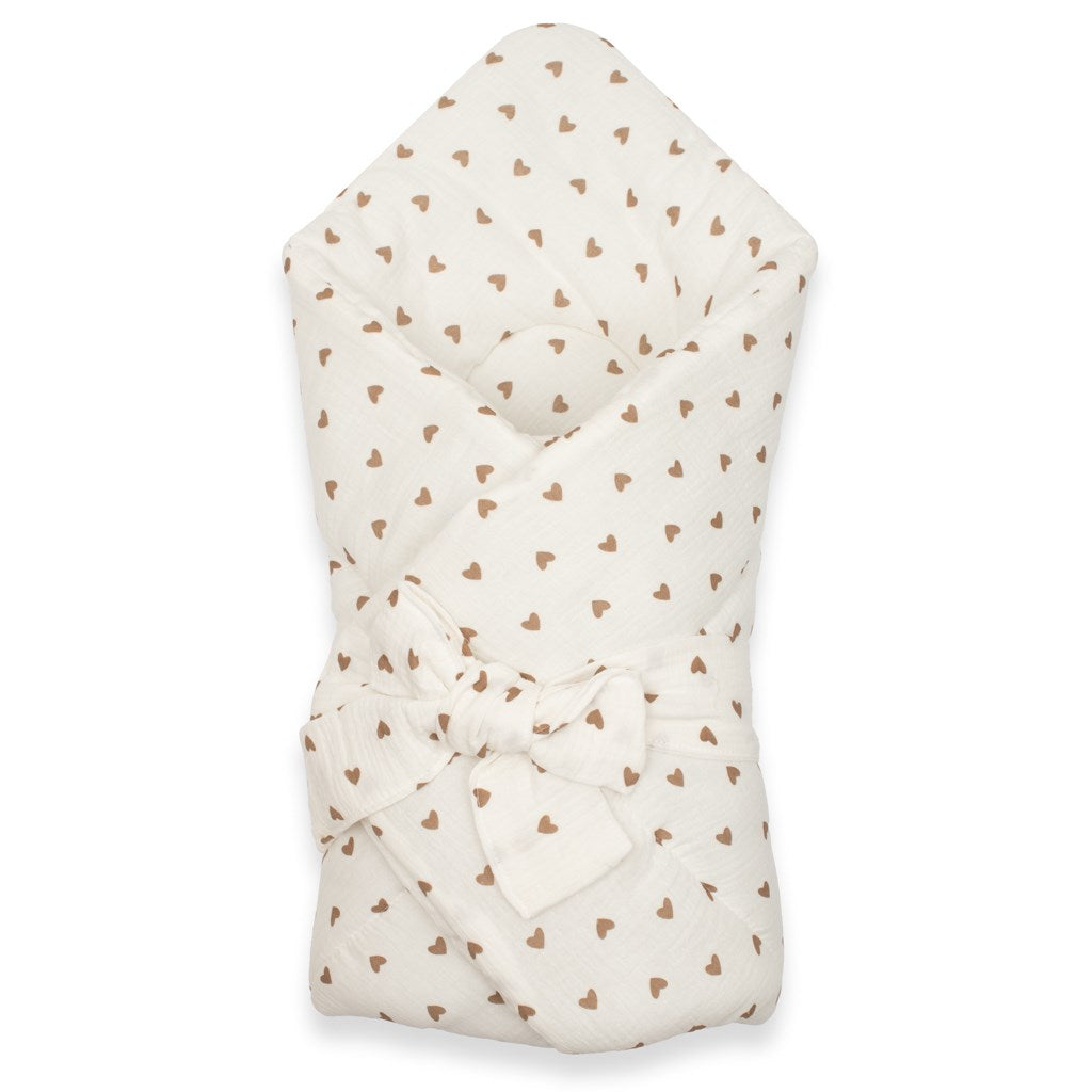 Mousseline inbakerdoek met striksluiting New Baby hartjes – productfoto