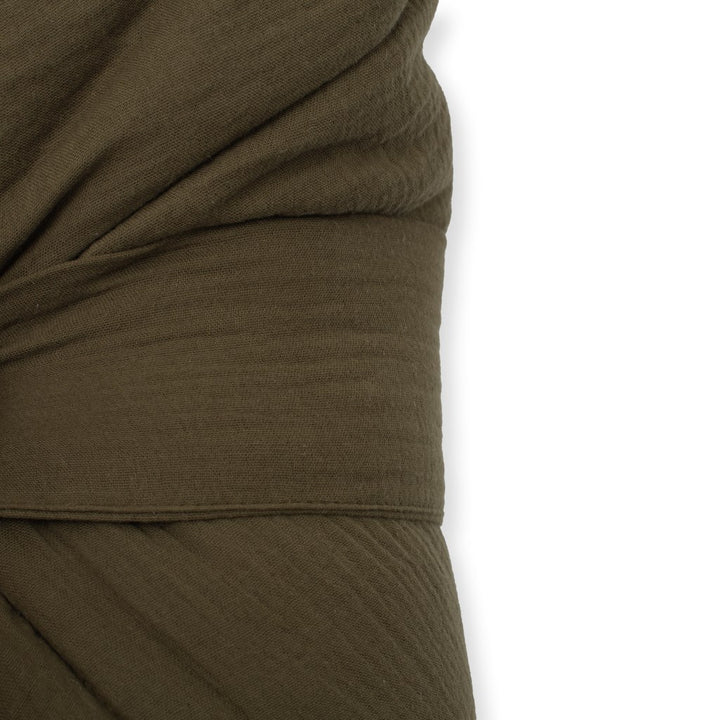 Mousseline inbakerdoek met striksluiting New Baby olijf – detailfoto 2