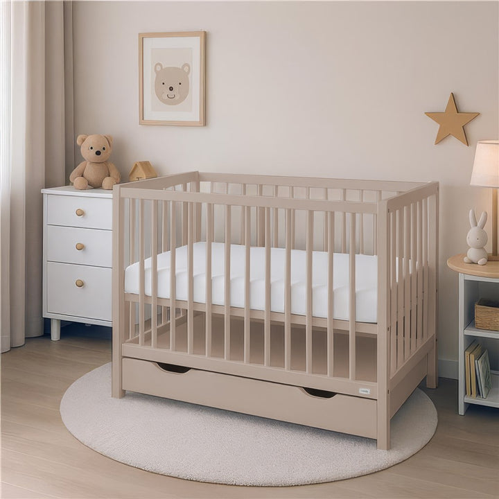 New Baby BASIC ledikant 120x60 met lade – cashmere – afbeelding 1